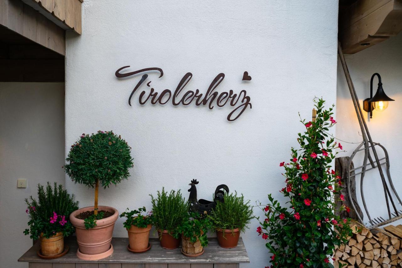Hotel Landhaus Tirolerherz Sankt Ulrich am Pillersee ภายนอก รูปภาพ